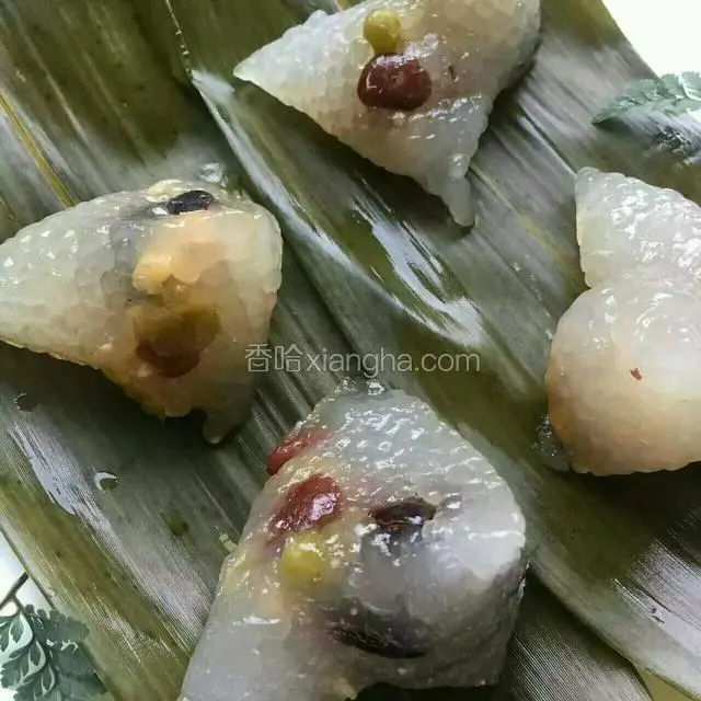 看这就是煮好的水晶粽，放冰箱冷藏一下在吃，口感更赞喔