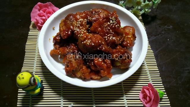 下入鸡块翻炒均匀沾满料汁即可