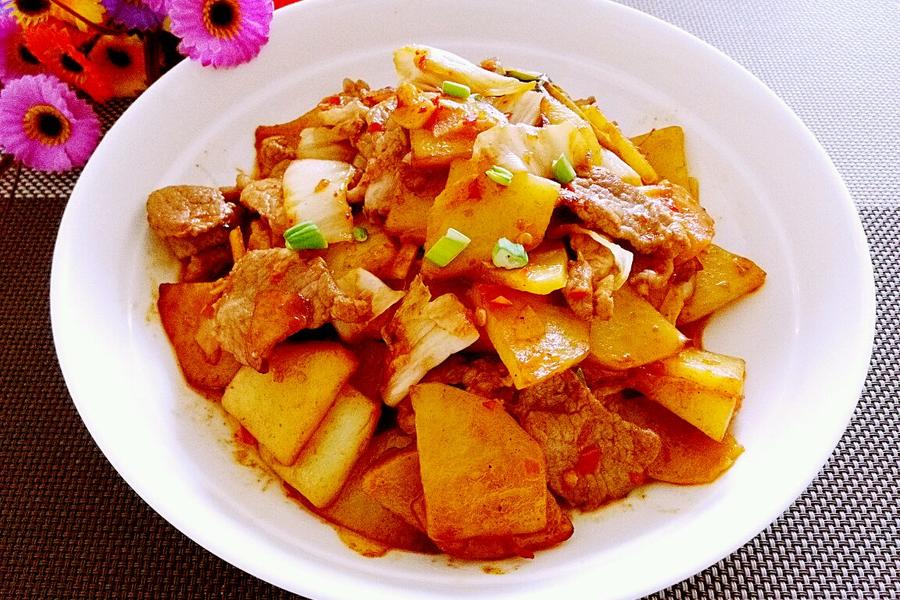 辣白菜炒土豆片
