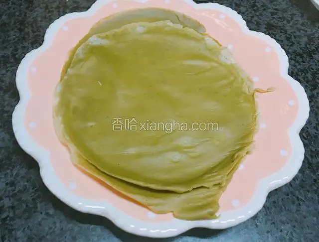 吹凉的皮放另一个盘子，整形