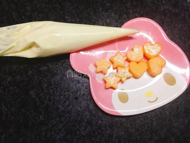 准备哈密瓜果肉造型