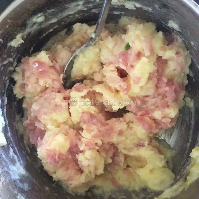 加入瘦肉拌匀