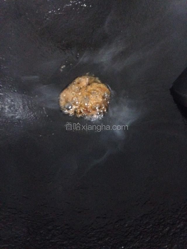 糖熬至起大泡沫转小泡沫