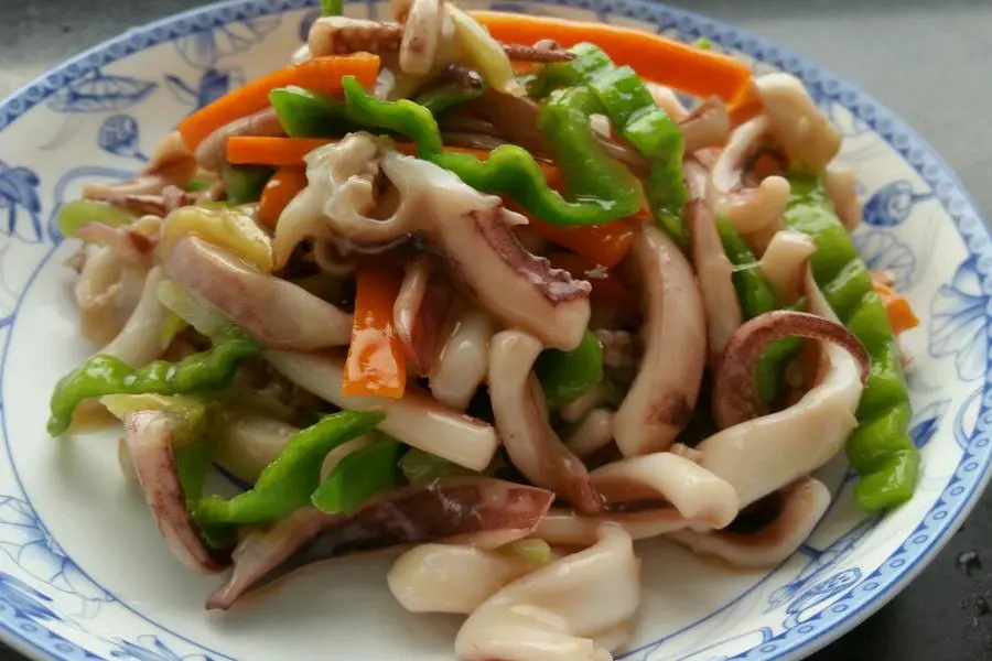 酒香炒鲜鱿
