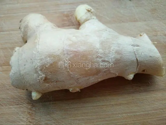 姜切片备用
