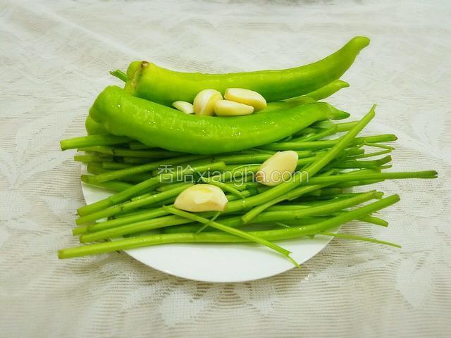 准备食材，将其洗干净备用。