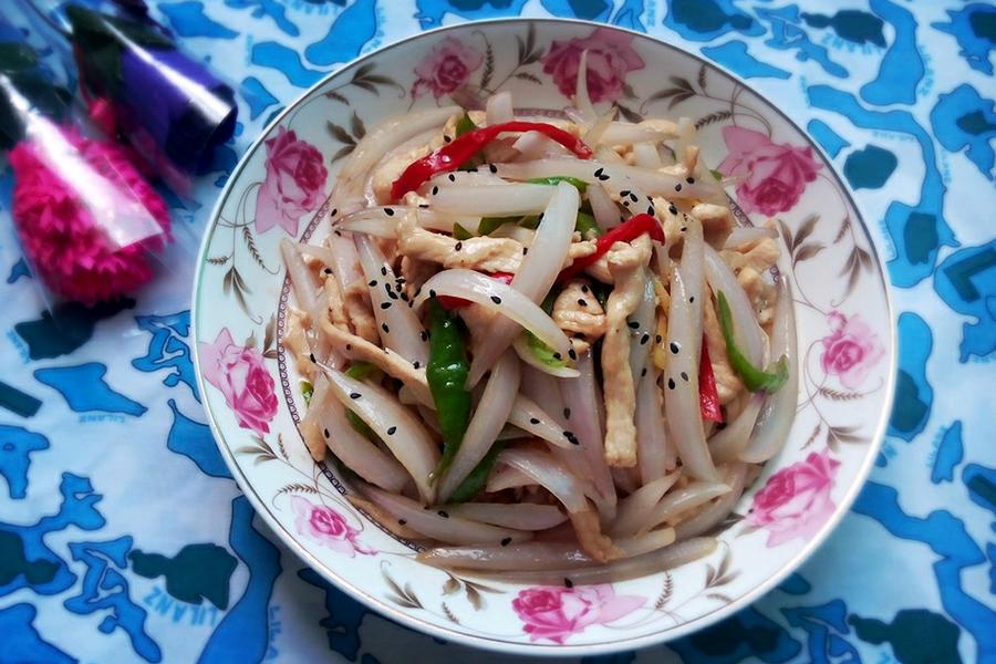 洋葱炒鸡肉条