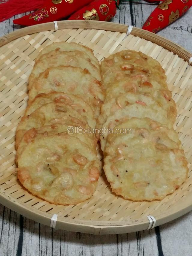 白米虾饼就做好了，朋友们也可从在家里做着吃哦！