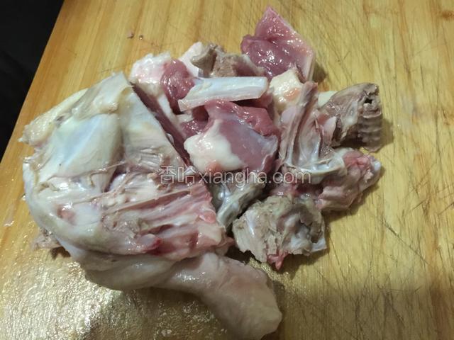 鸭肉切小块