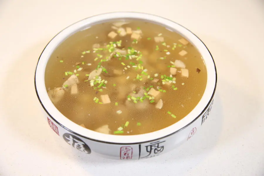 杏鲍菇鸡腿汤