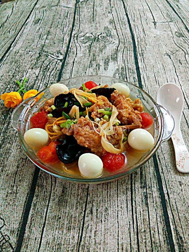 黄花菜炖滑肉