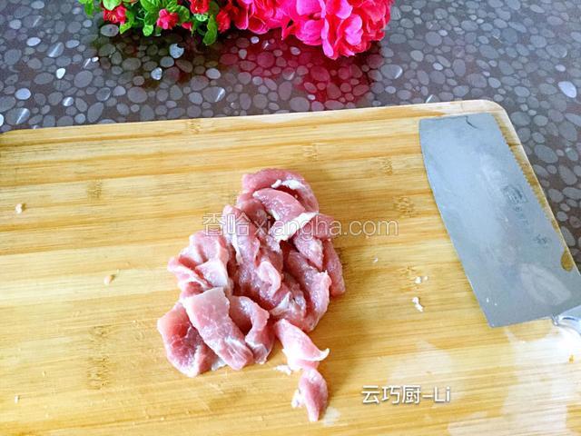 猪肉切丝。