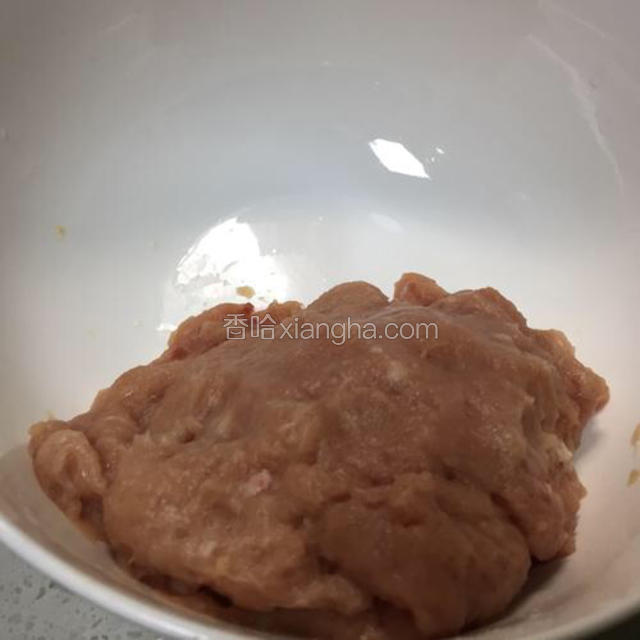 放入搅拌机打成肉泥