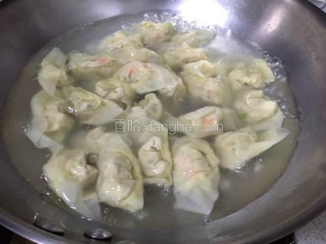 煮至云吞浮出水面即可熄火