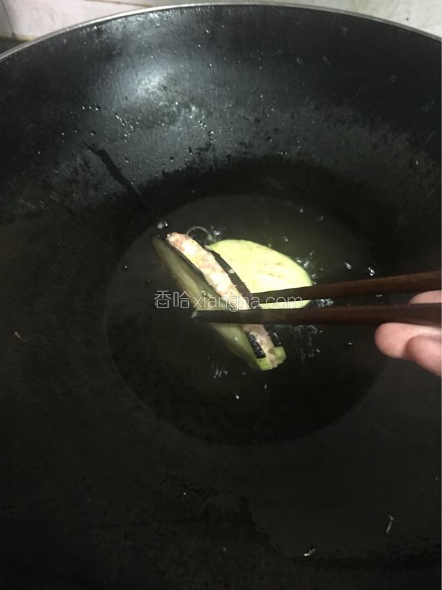 下入烧热的油锅