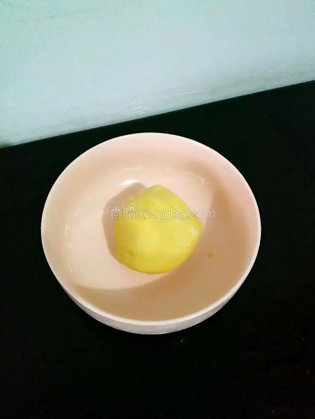 揉成光滑的面团