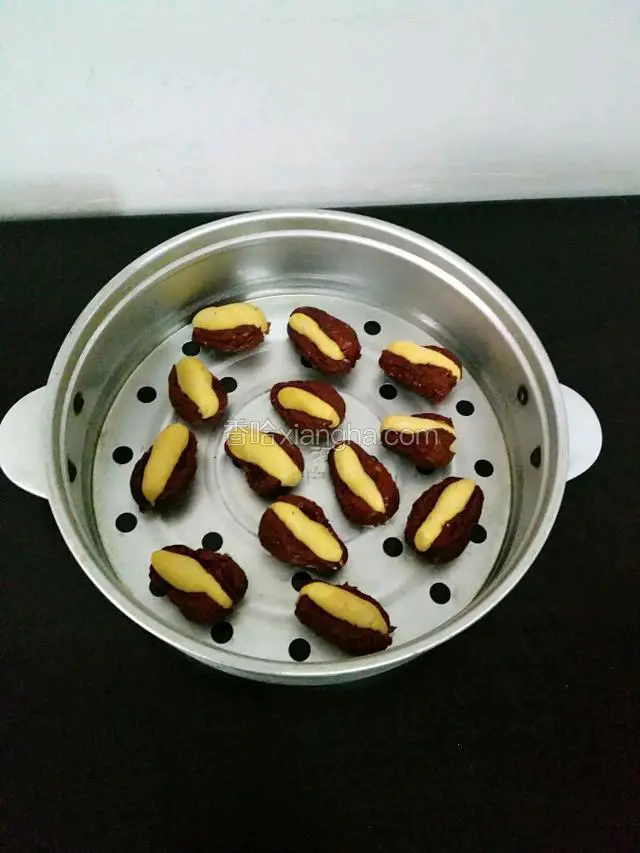 依次做好，放入蒸笼上