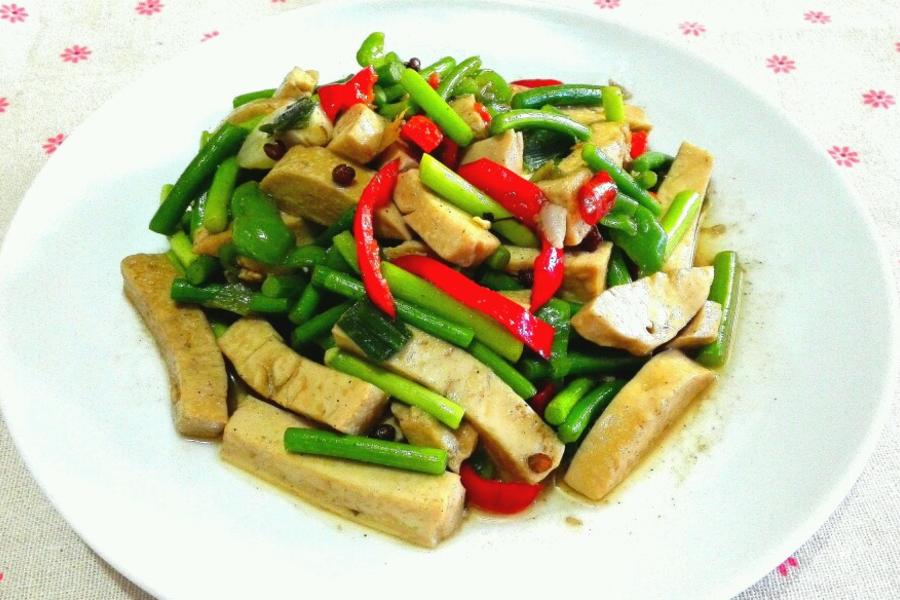 蒜苔炒素鸡