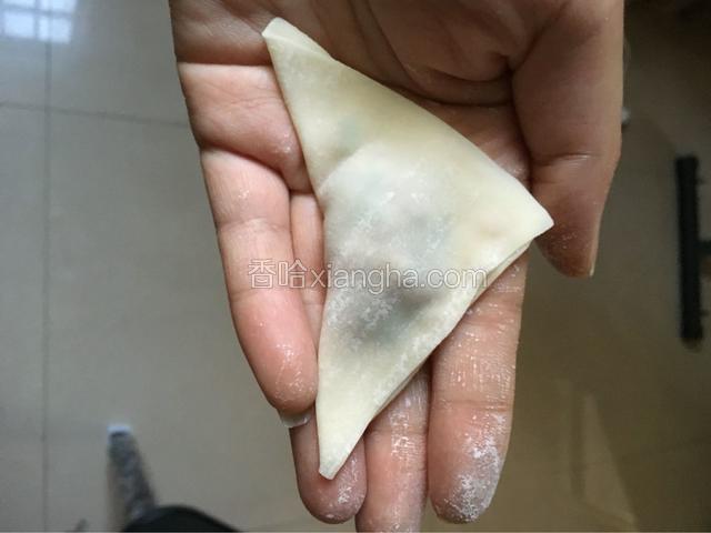 把馄饨皮对折