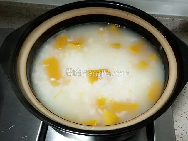 时间到美味的南瓜粥熬好咯。