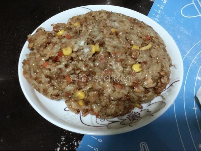 把6.7.8步骤准备的材料搅拌成烧麦的馅料