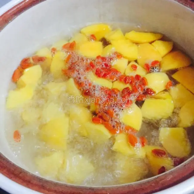 水烧开后再用小火煮个10来分钟。