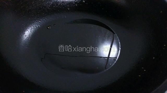 锅中放油