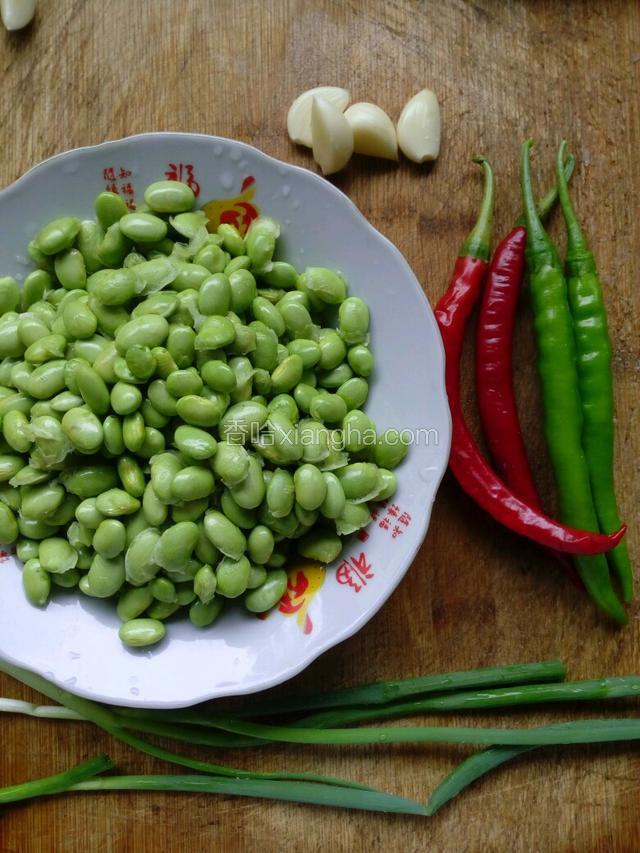 首先把所有食材备好