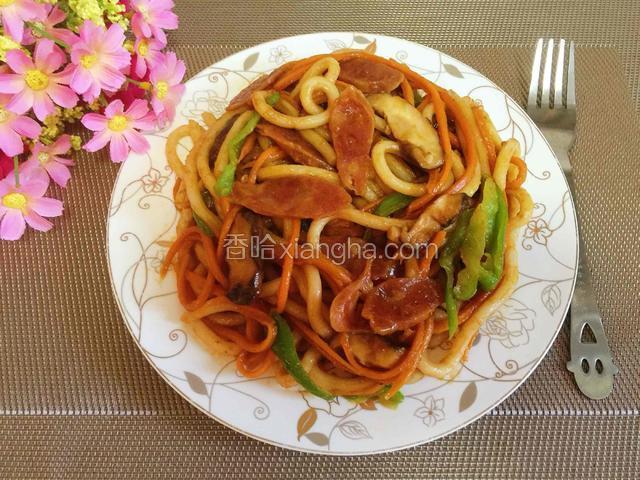 香气扑鼻的咖喱炒乌冬面是不是很勾人食欲啊？