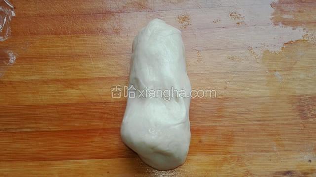 取一个醒好的小剂子
