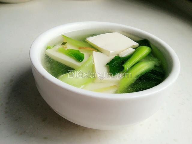 热气腾腾又有营养的青菜豆腐汤出锅了