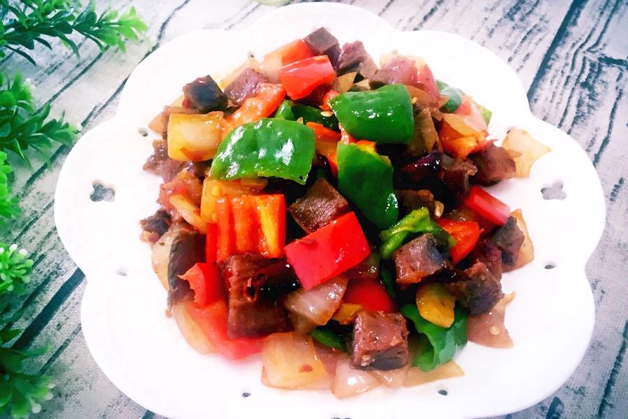 彩椒爆炒牛肉粒