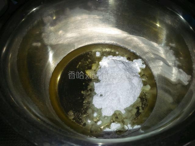 玉米油加白糖或者糖粉拌匀