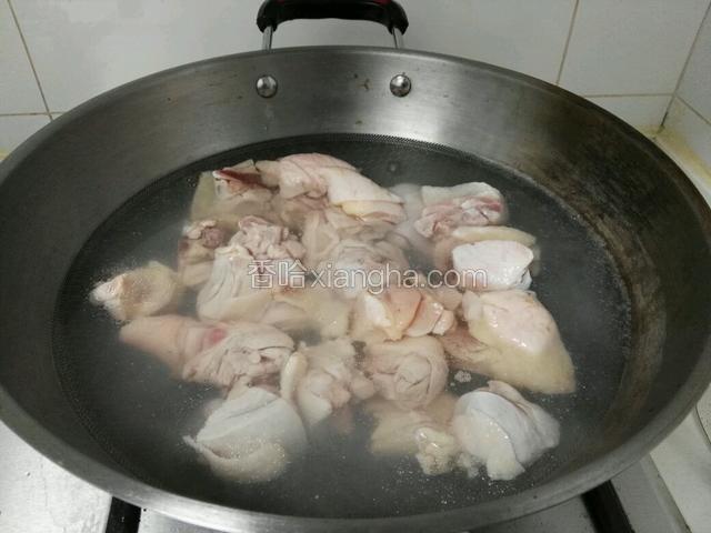 鸡腿多好，汆水