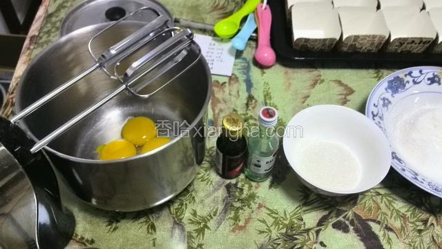 制作卡仕达酱先后用的材料。