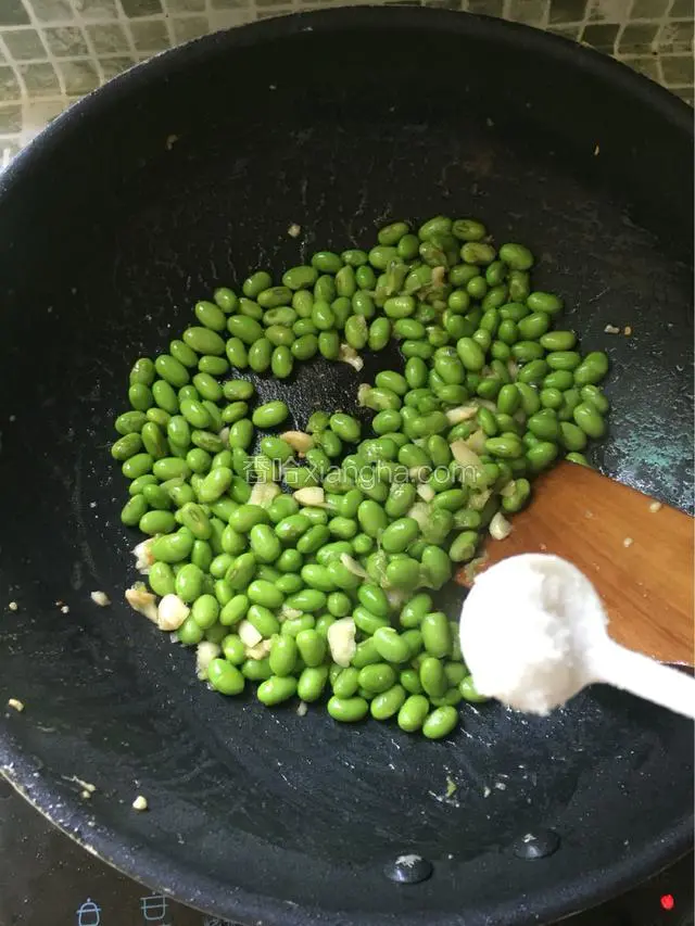 加入适量盐然后盛出