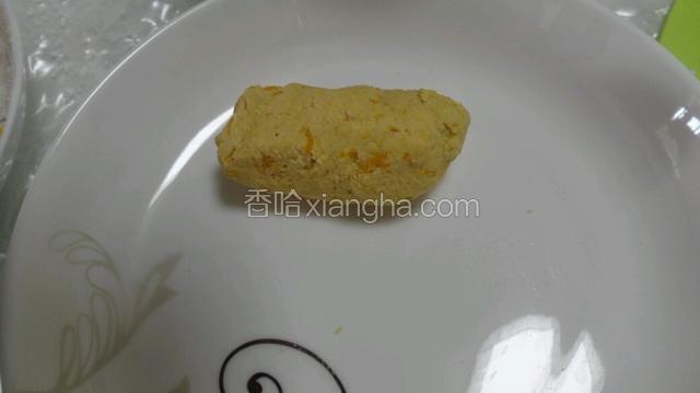 包成香蕉的样子，不要包太厚了，差不多5mm就行了。