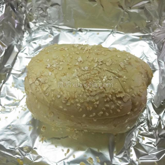 表面抹蛋液 划出花纹 