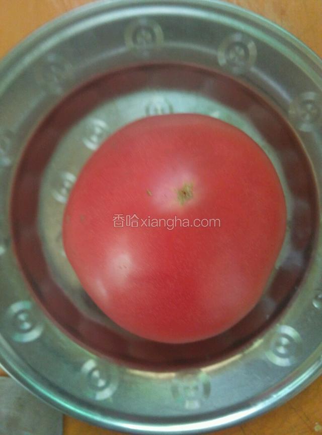 西红柿，一颗洗净