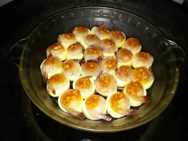 每一个都放好，上锅蒸，水滚八分钟即可