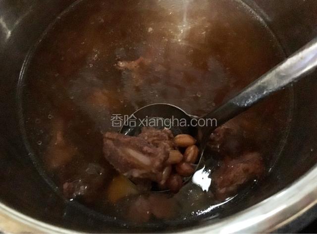 最后趁热放入盐、胡椒粉调味即可