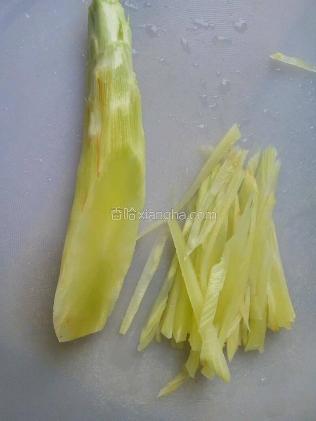 青笋去皮洗净切丝
