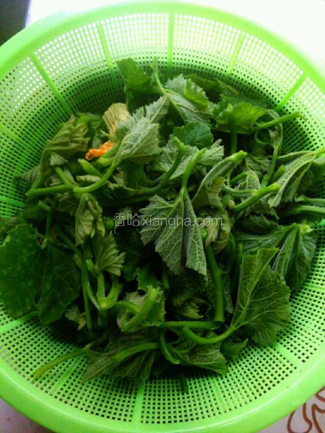 折好后用清水淘干净备好