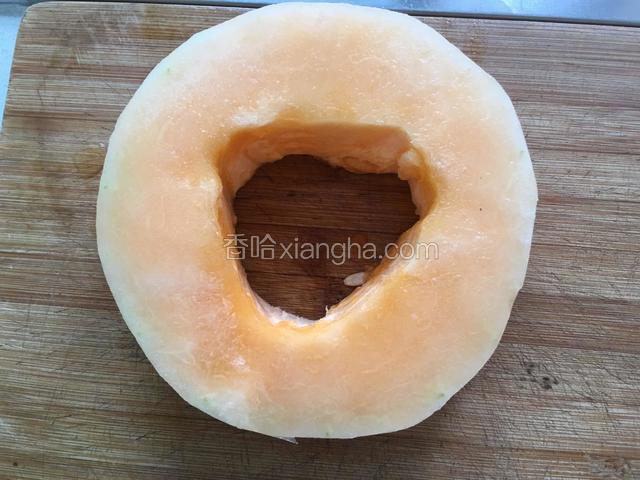 哈密瓜去皮，去瓤