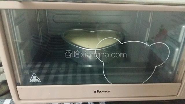 20分钟后蛋糕已出现高度