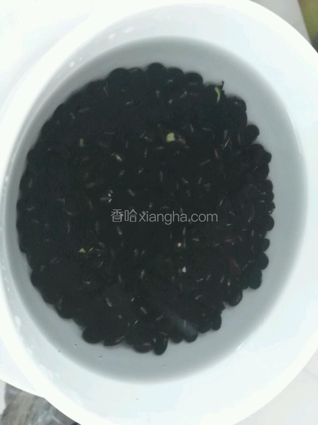 黑豆泡20分钟左右