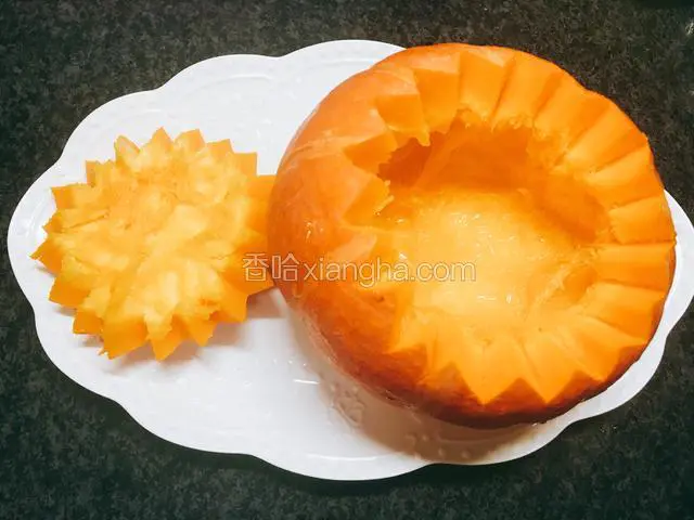 南瓜如图所示切开后，挖籽洗净