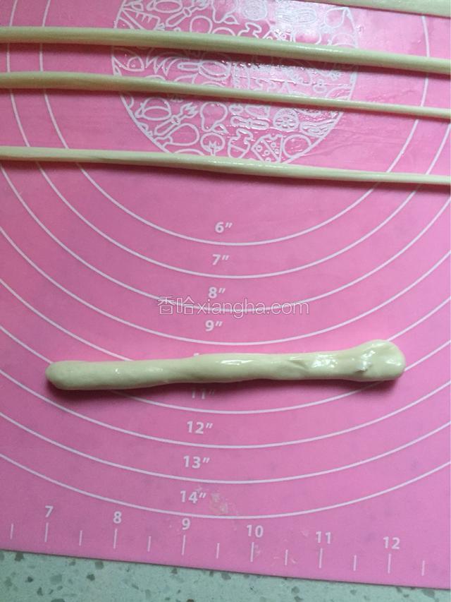 想吃圆的直接撑面矶子就好，想吃扁的将面矶子按扁，然后撑开就可以了