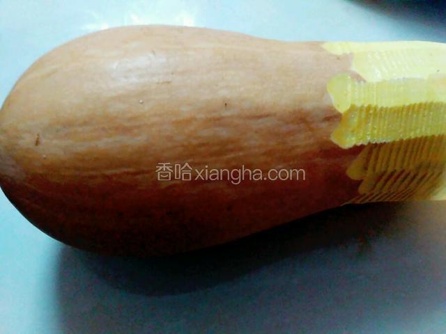 南瓜削皮待用