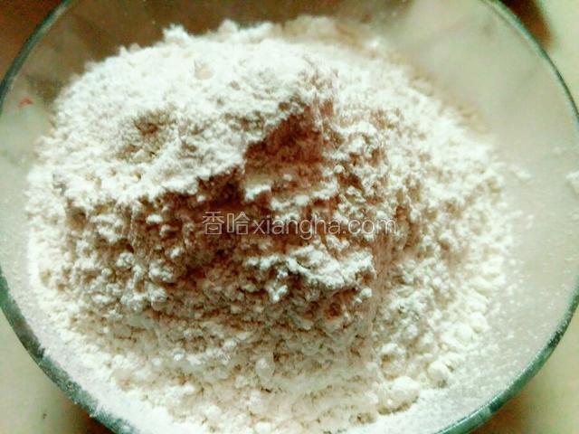 准备糯米粉一碗